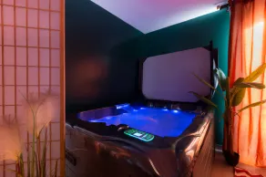 Marilyn Monroe Suite - 4P with Private Jacuzzi - Image 2