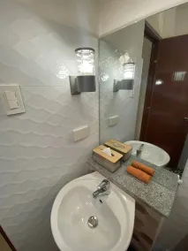 Modern Apartment with Balcony - Image 4