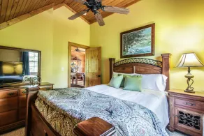 5 bedroom Luxury Cabin in Mountains of Maggie Valley, NC Hot tub and pool table. - Image 5
