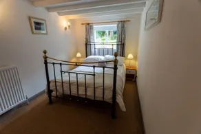SGLYG - 1 bed Holiday Cottage with parking and EV - Image 3