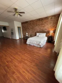Unique loft in historic downtown  - Image 5