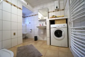 Apartment in a prime location with separate entrance and large terrace. - Image 2
