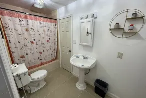 Cozy but spacious house, located in a community with many facilities.  - Image 5