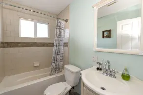 Large Gorgeous home! Can sleep large groups - Image 2