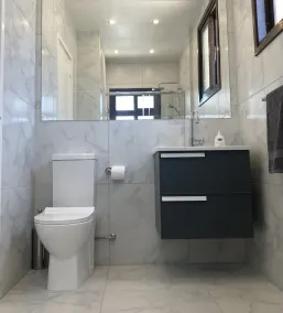 Larnaca Bay Villa com piscina privativa, vista para o mar, em um belo local. - Image 3