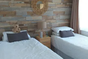 2 Bed Chalet Sleeps 4- Parking Garden Near Beach - Image 5