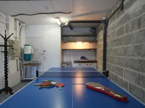 Spacious family home with enclosed garden and garage - Image 3