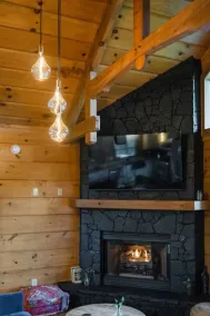 Luxury Retreat: Amazing Mountain Views + Hot Tub - Image 2