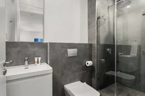 Modern and Convenient, 1 Bed Apartment - Image 4