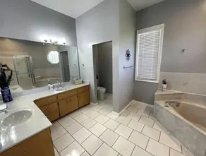 Relaxing and Peaceful 4 bedroom/2 bath home with heated pool. - Image 4
