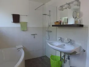 Casa Lorson - casa de campo, chuveiro e banheira, vaso sanitário, 3 quartos - Image 5