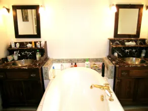 SYD BURGUNDY Country House - Image 5