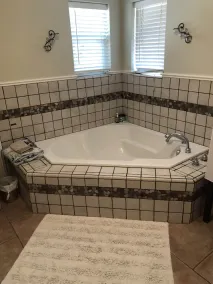 Large Private Entry Room/Spa by the Ridge Golf Course/Rural area/covered parking - Image 4