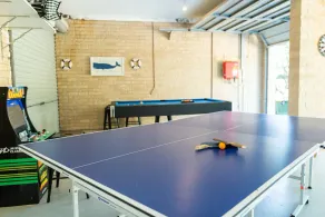 The Haven: Spa, games room & pets, 1 min to beach - Image 2