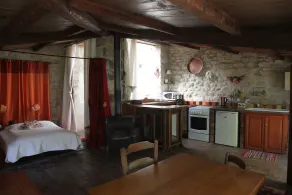 Uzes 600m from downtown, small house, wooded grounds with swimming pool, very quiet - Image 4
