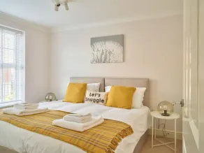Curb Properties - Gorgeous 3 Bedroom House Close To Town Centre - Image 4