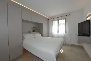 Villa med pool beliggende ved siden af Lac d'Annecy med udsigt over søen og bjergene - Image 3