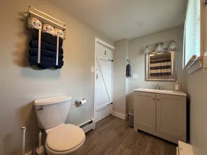 This house is a 1 bedroom(s), 1 bathrooms, located in Warwick, RI. - Image 4