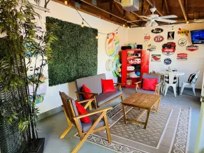 Neu renoviertes Haus mit privatem beheiztem Pool in der Innenstadt von New Buffalo - Image 2
