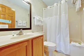 Chanticleer Inn Villa 4 - Image 3