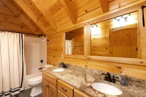 Nouveau sur HomeAway / VRBO - Un chalet spacieux avec une vue fantastique sur le mont Long Range et le lac - Le lac Lure - Image 4