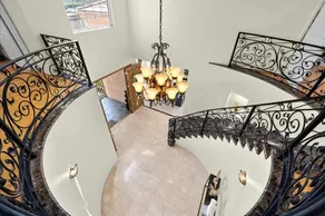 GORGEOUS VILLA IN SHERMAN OAKS PRIVATE LOCATION - Image 3