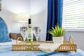 4ppl, 9 minutes to airport , BBQ, Top Location - Image 4
