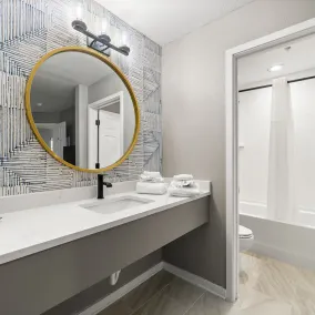 Stylish Buckhead Condo: Your Urban Getaway in Atlanta - Image 5