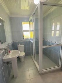 Spacious 4-bedroom with a pool - Image 3