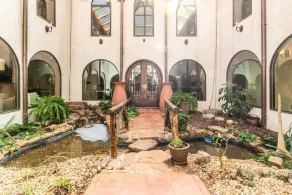 Wie auf Netflix gesehen - Luxushaus - Das Cobra Kai Anwesen | 8500 Sq.ft. | Gewerbeküche | Pool - Image 2