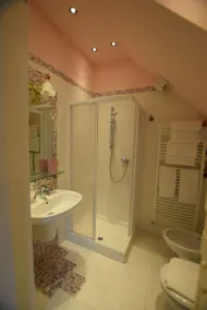 WOHNUNG shabby chic, 3 Schlafzimmer in einer charmanten Villa mit Pool u. Garten - Image 4