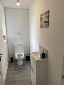 House Sleeps 6 with Parking - Image 2
