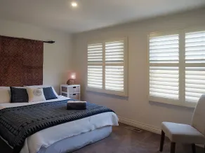 SORRENTO TENNIS RETREAT - 4BR and tennis court, just 5min walk to Sorrento strip - Image 5