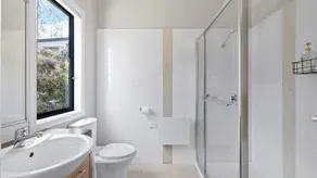 Beautiful spacious pet friendly home next to the ocean - Image 4