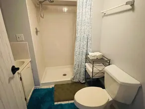 Exquisite Getaway Basement Suite in Serene Glenview - Image 2