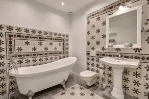 Luxurious 5* stone farmhouse - Image 3