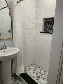 Driller’s Den III Newly Remodled-4 bdrm/3 bath-Close to Expo and Midtown - Image 4