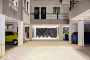 1-Bed Flat Sleeps 2 with Parking - Image 5