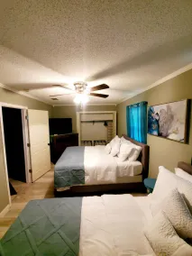 Cozy 4 bedroom sleeps 9 comfortably - Image 5