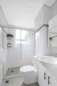 Gorgeous 1 Bedder Close to Everything You Need - Image 4