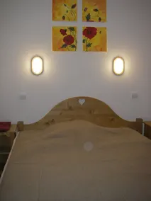Bright, well-equipped 3-room apartment with 2 bathrooms and parking space - Image 2