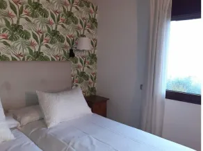 Smukt hus omgivet af enge og egetræer med privat pool og fremragende udsigt over dalen - Image 4