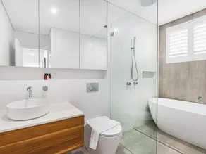 Top Floor Apartment Close To Bondi Beach - Image 2