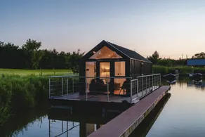 Deep in the Cheshire countryside, with only the bulrushes and birds for company, is this incredible - Image 4