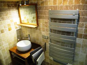 Very quiet terrace with a view, 80m² in Uzes hist. center, 2 bedrooms, AC, WIFI - Image 4