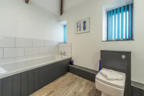 Perfect for a romantic Cornish break and just a mile and a half from the beach. - Image 3