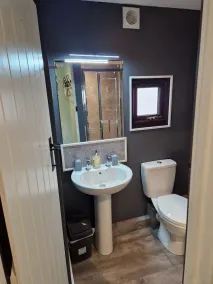 Estudio-Baño privado con ducha-Vista al Jardín-The Garden Room - Image 3