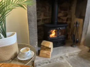 Luxury Cottage w/hot tub in the Peak District - Image 2