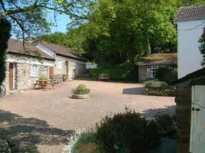 Stables - 17th century converted barn - Image 5