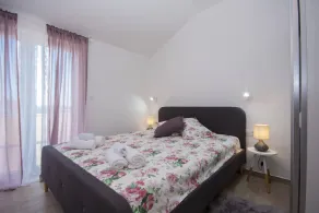 One Bedroom Apartment With sea View - Image 5